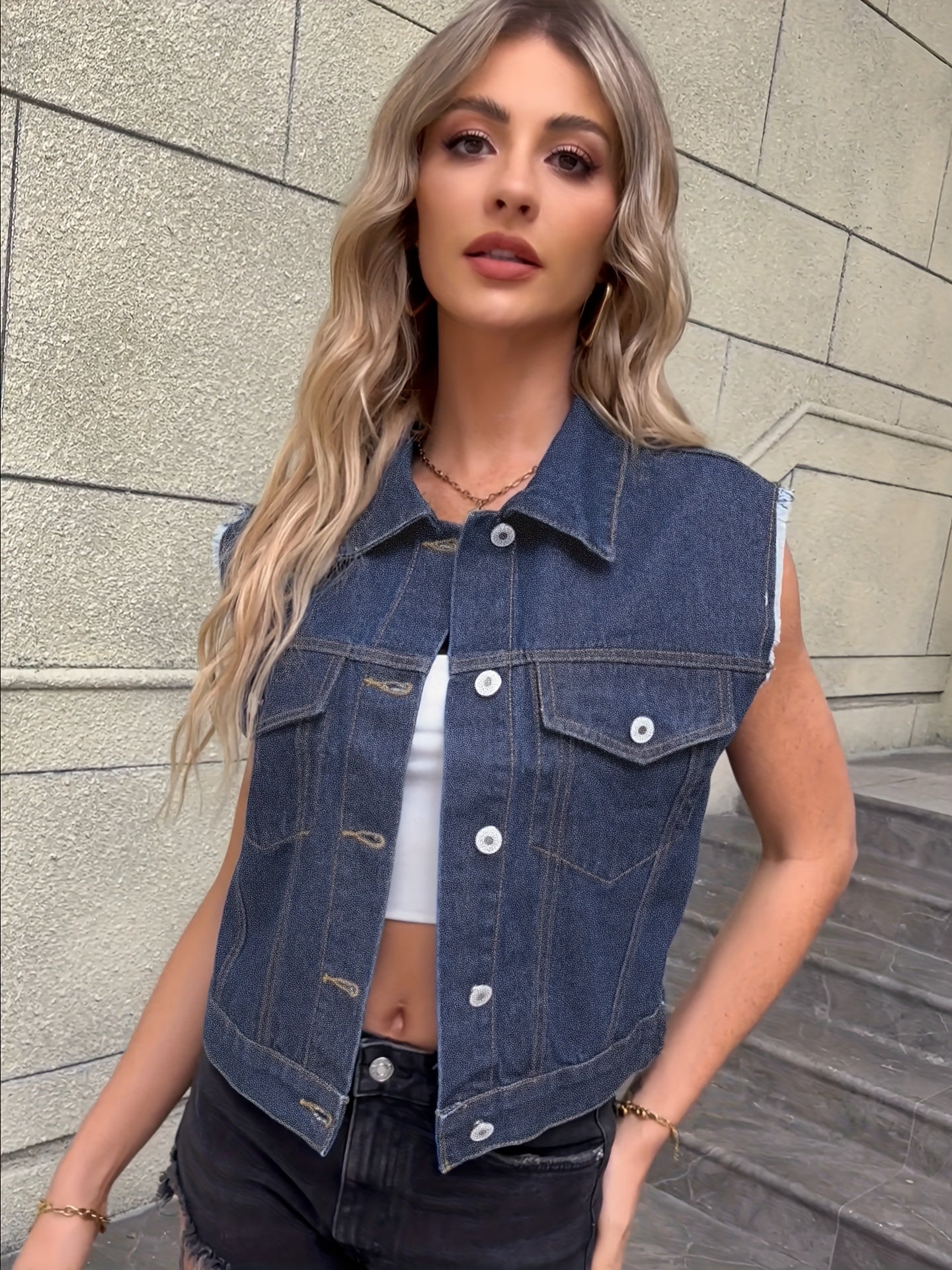 Johanna - Sleeveless Denim Jacket Featuring Flap Pockets